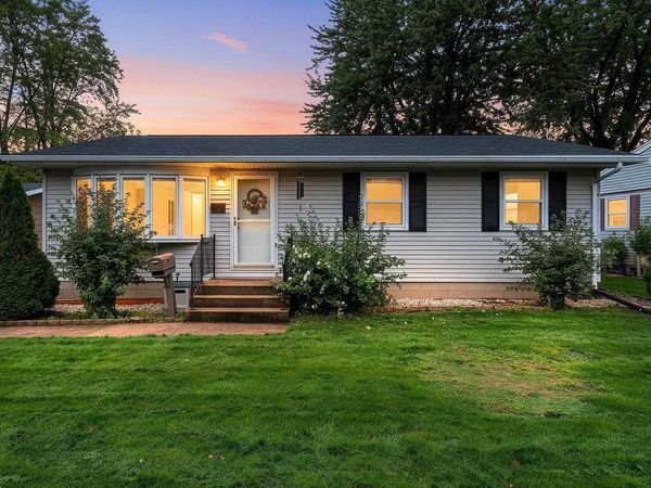 111 N MEADOW STREET, Oshkosh, WI 54902