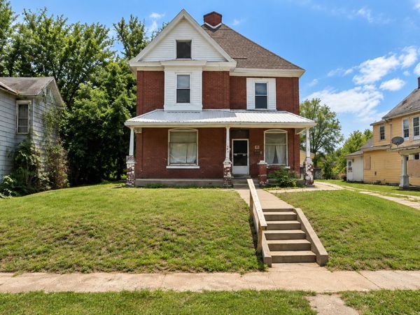 212 CHESTNUT Street , Quincy, IL 62301