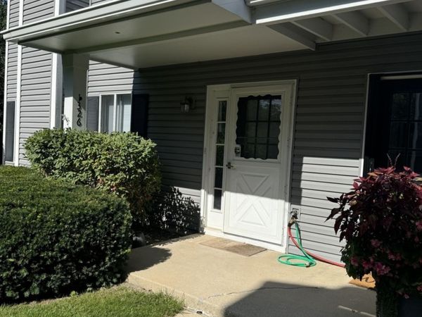 1326 Barclay Lane , Deerfield, IL 60015