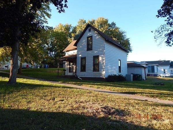 80 30th Avenue N, Clinton, IA 52732