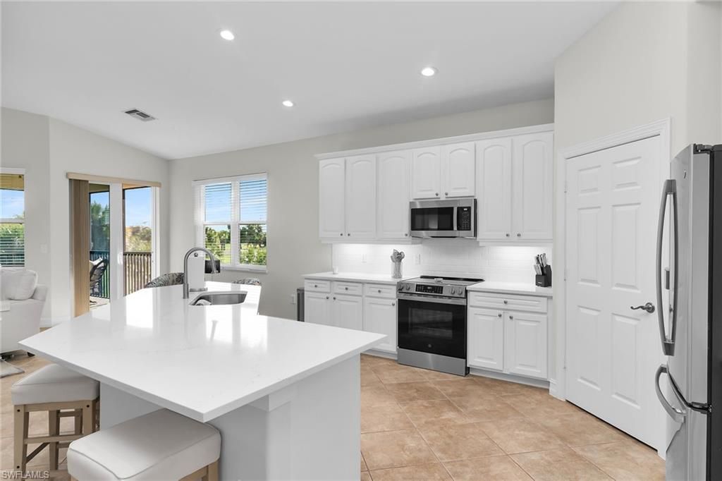 1286 Rialto Way , Unit 9-202, Naples, FL 34114 Photo