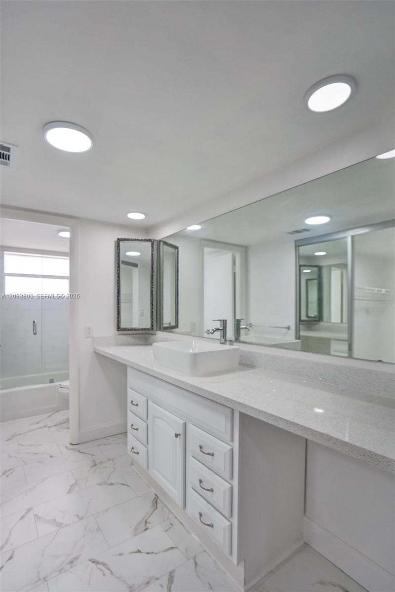 4191 NW 41st St , Unit 117, Lauderdale Lakes, FL 33319 Photo