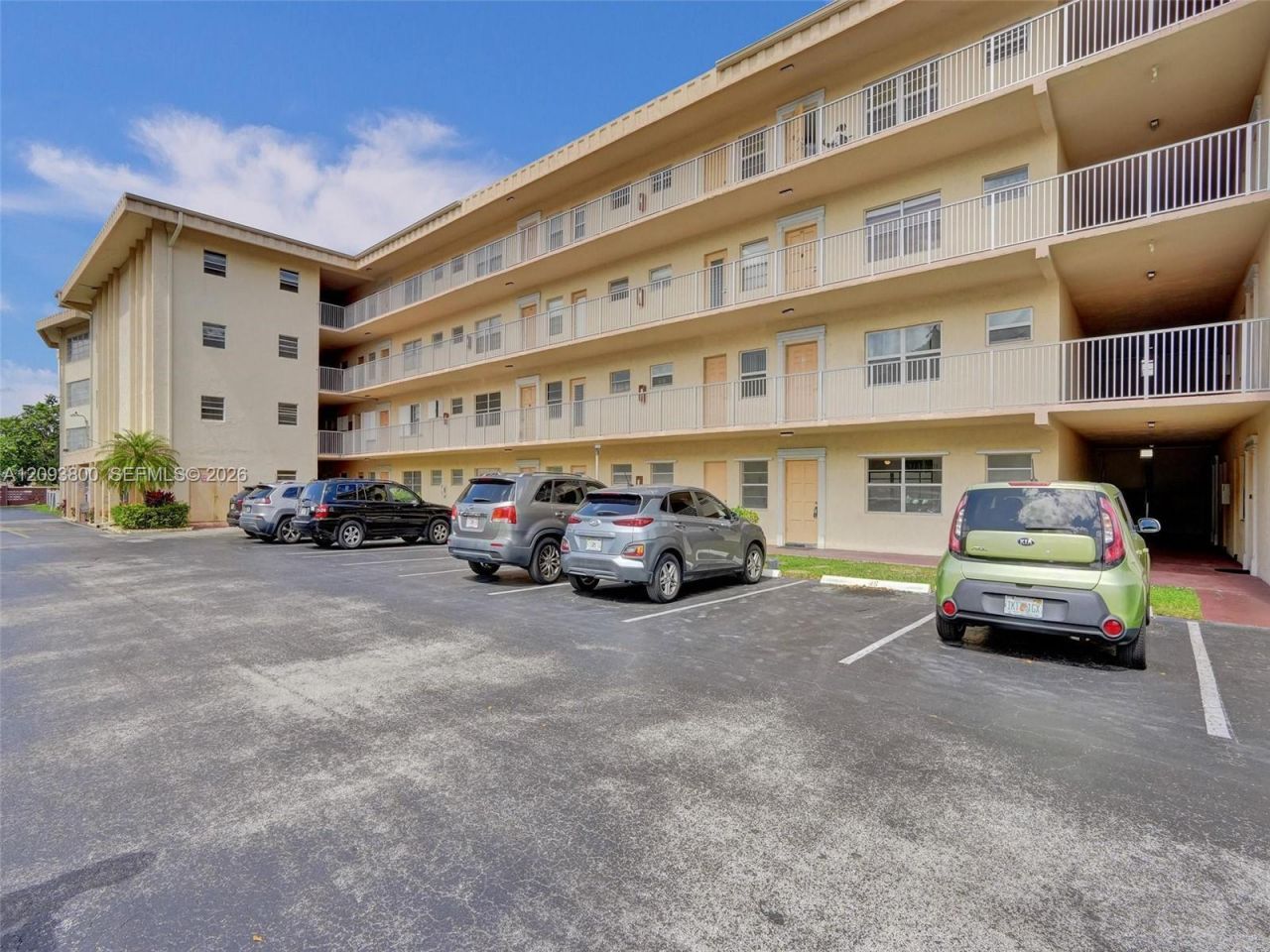 4191 NW 41st St , Unit 117, Lauderdale Lakes, FL 33319 Photo
