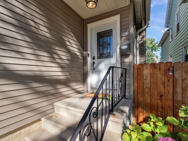 542 E Potter Ave, Milwaukee, WI 53207