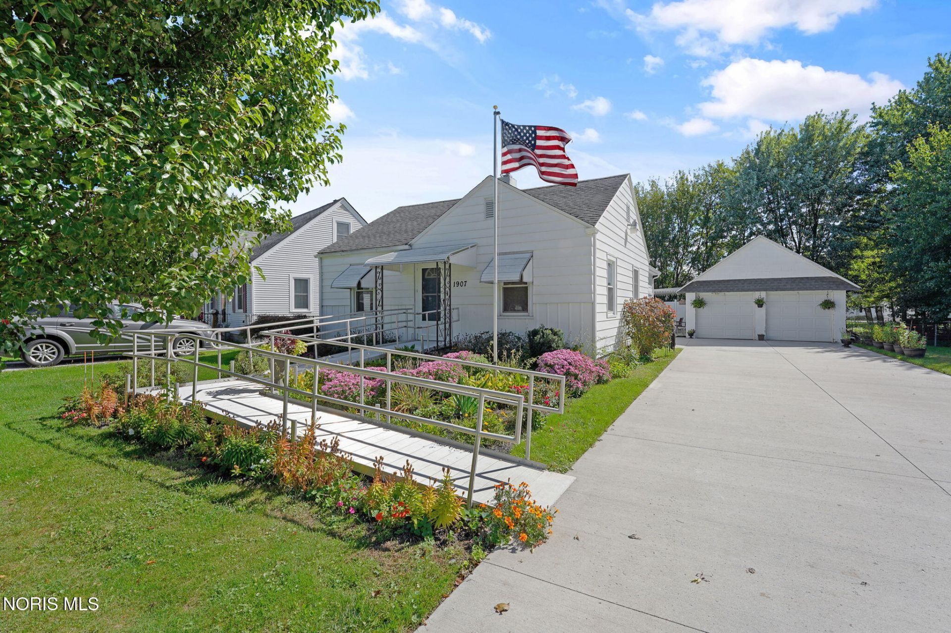 1907 Glenross Place, Northwood, OH 43619 Main Photo