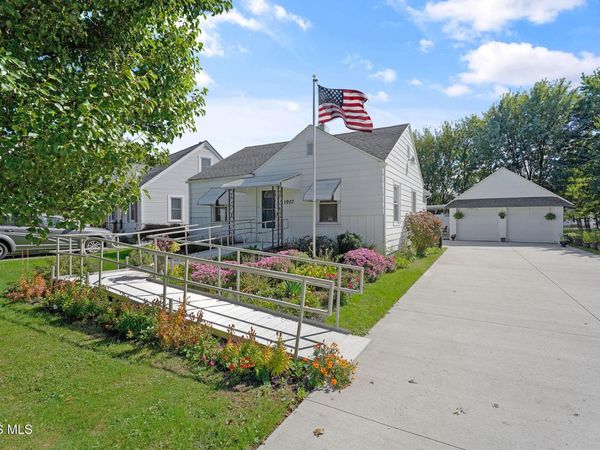 1907 Glenross Place, Northwood, OH 43619