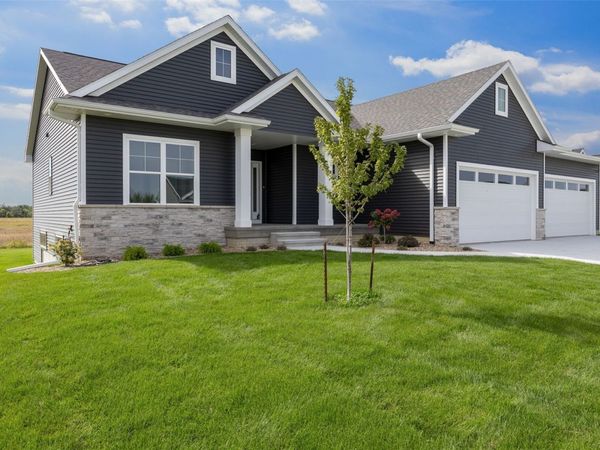 3007 Prairielight Court , Hiawatha, IA 52233
