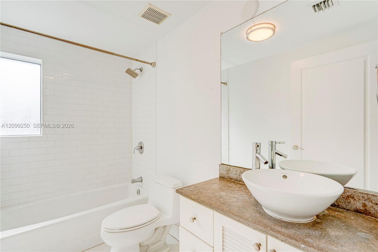 7541 SW 61st Ave , Unit 2, South Miami, FL 33143 Photo