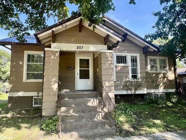 207 W Harrison Avenue, Fairfield, IA 52556