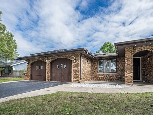 129 Millis Lane, Schaumburg, IL 60193