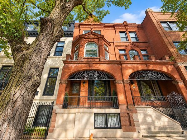 919 N LaSalle Drive , Chicago, IL 60610