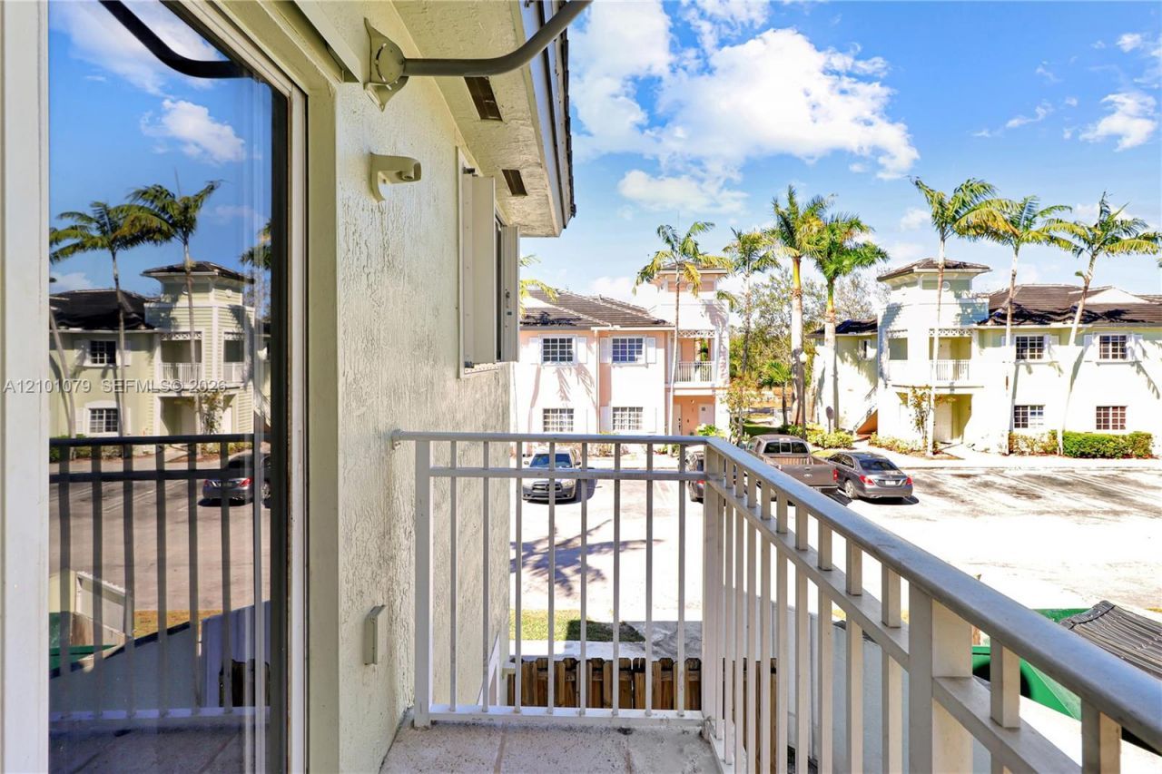 373 NE 26th Pl, Unit 201, Homestead, FL 33033 Photo