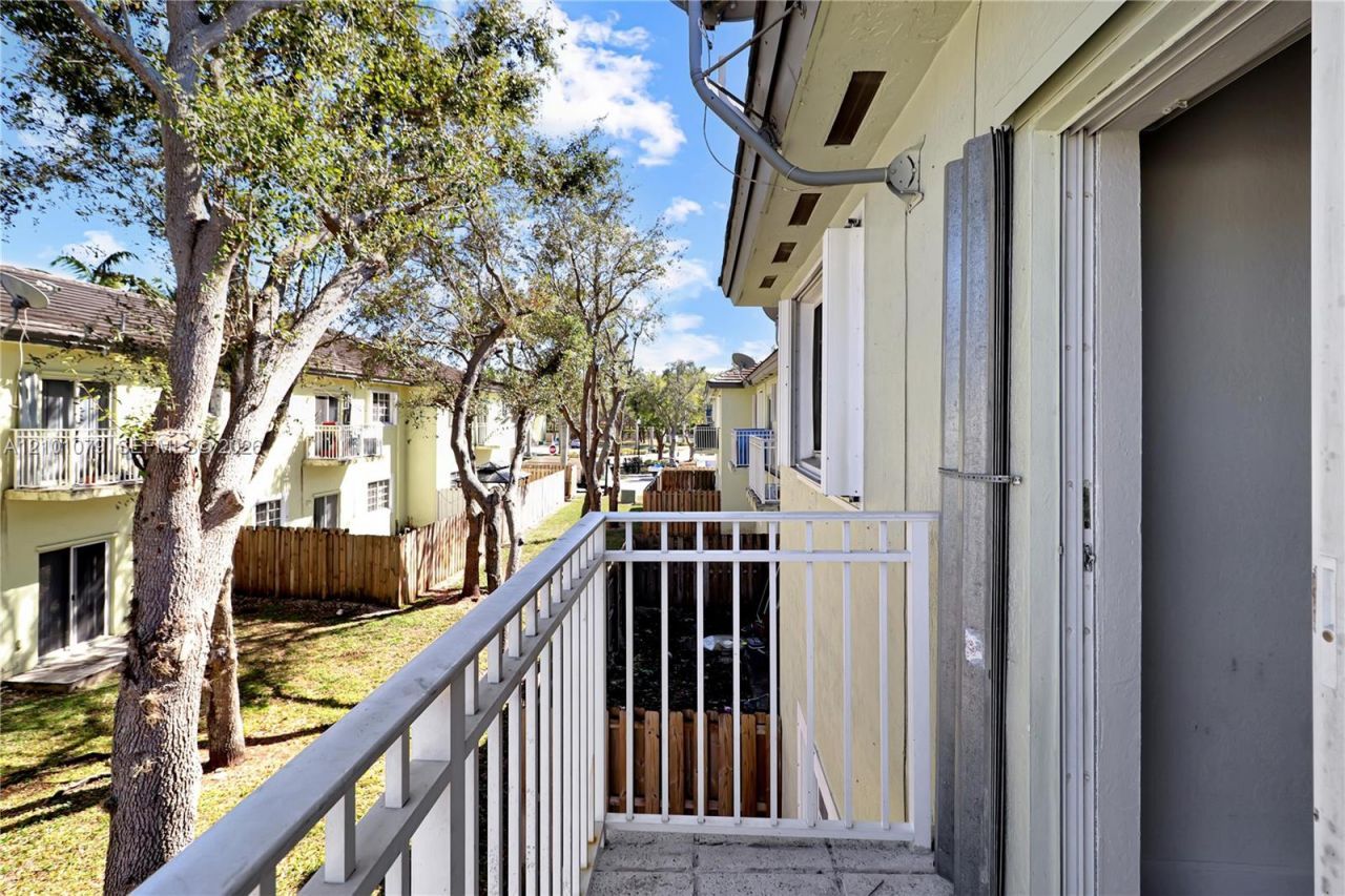 373 NE 26th Pl, Unit 201, Homestead, FL 33033 Photo