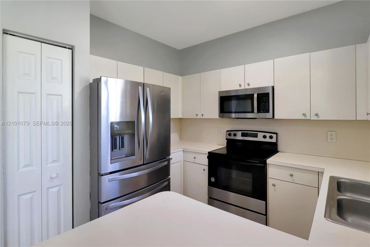 373 NE 26th Pl, Unit 201, Homestead, FL 33033 Photo