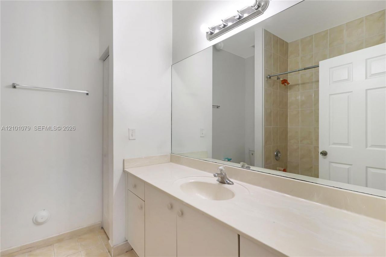 373 NE 26th Pl, Unit 201, Homestead, FL 33033 Photo