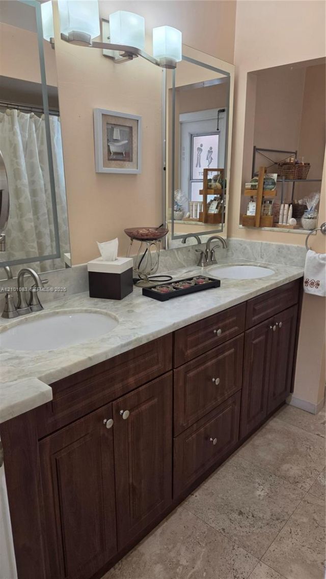 8065 SW 205th Ter, Cutler Bay, FL 33189 Photo