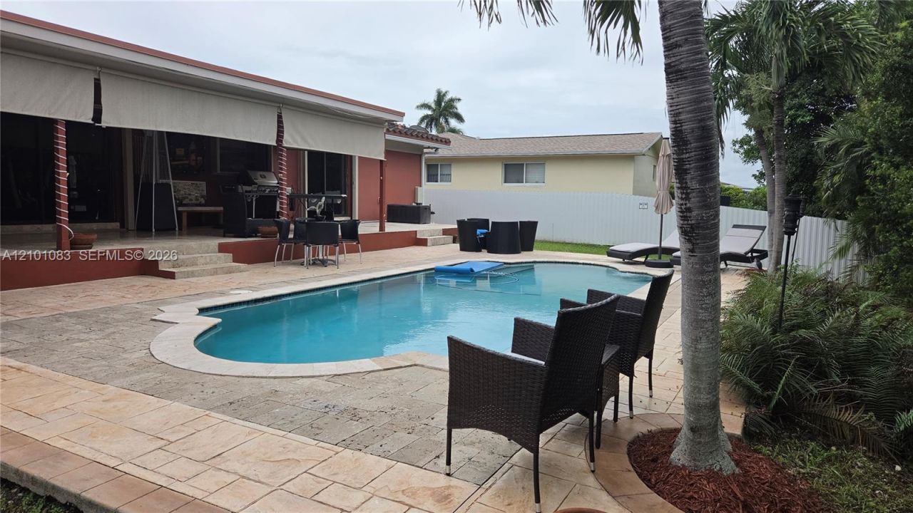8065 SW 205th Ter, Cutler Bay, FL 33189 Photo