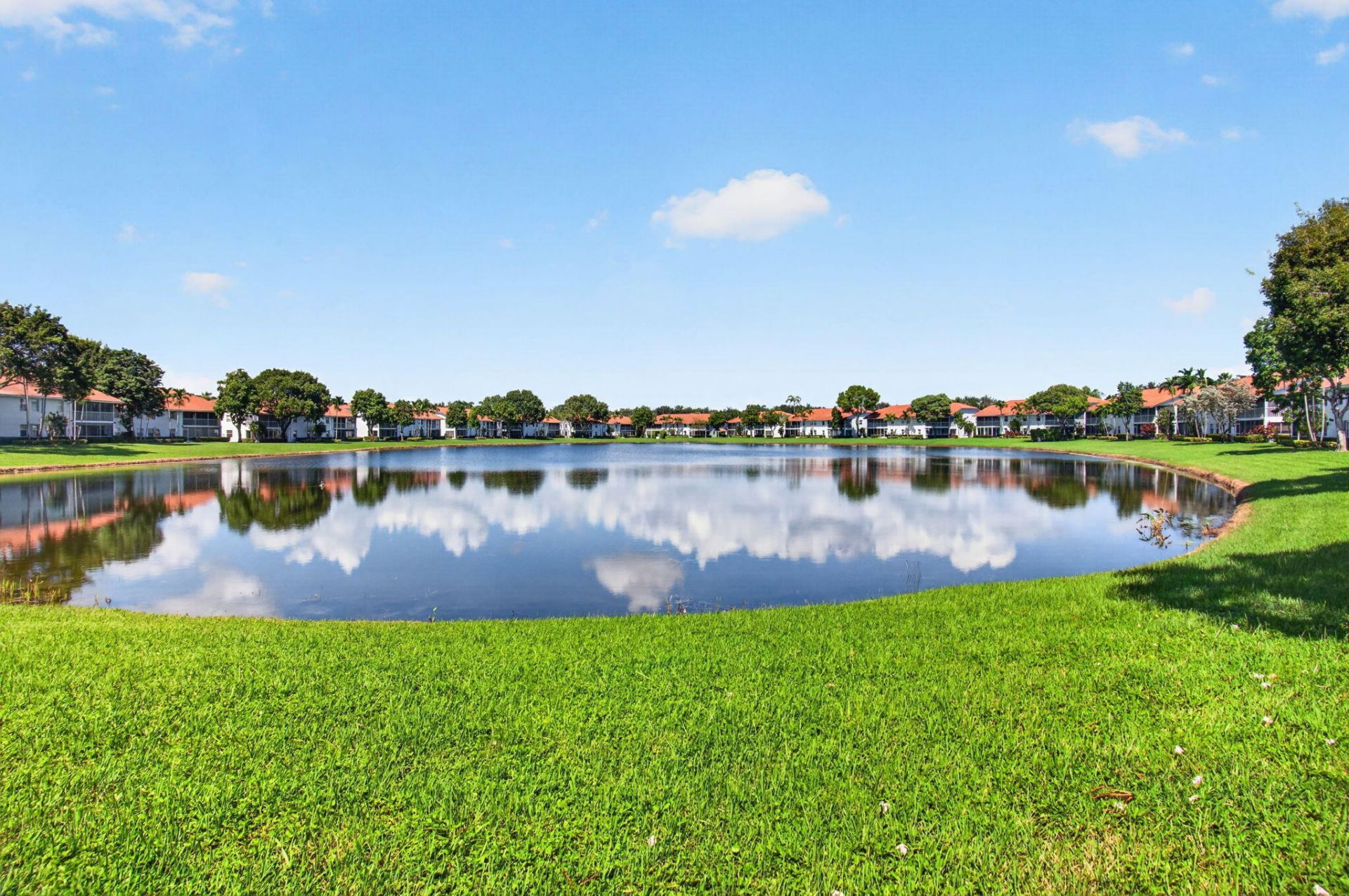 9865 Seacrest Circle, Unit 202, Boynton Beach, FL 33437 Photo