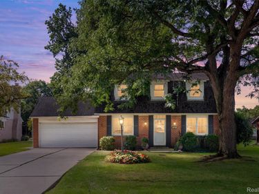 30190 Pleasant Trail, Southfield, Mi 48076