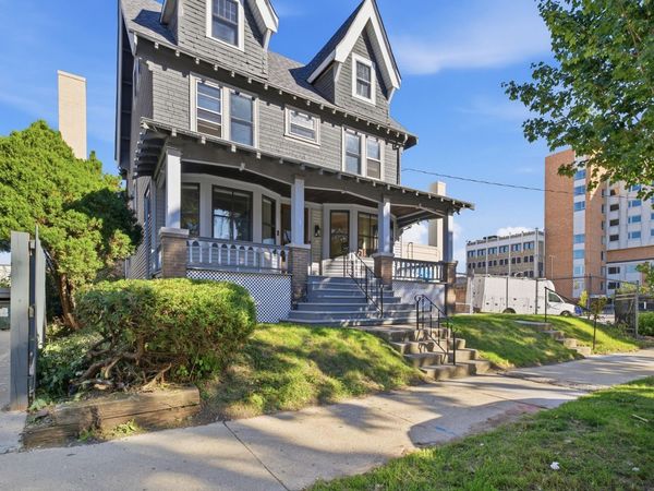 826 N 28th St, Milwaukee, WI 53208