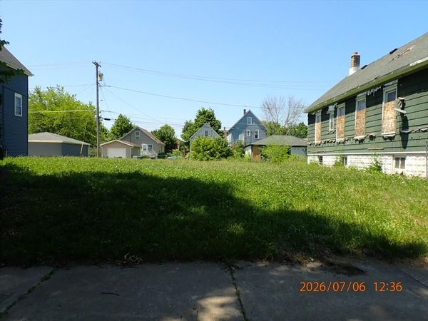 2969 N 18th St, Milwaukee, WI 53206