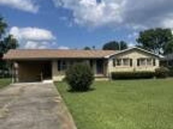 3030 Clover Ln , Hopkinsville, KY 42240