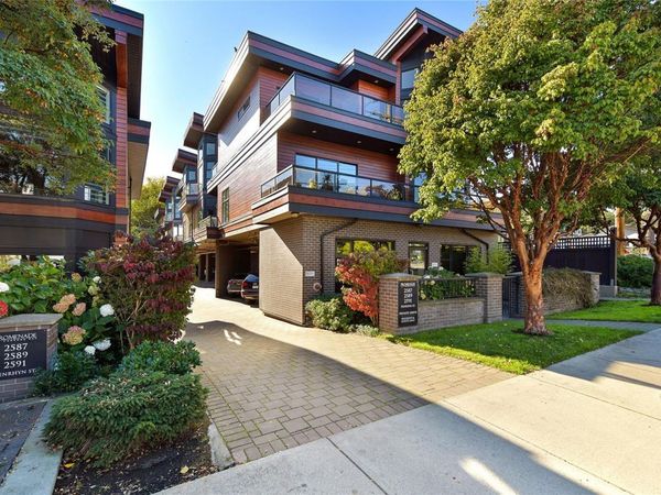 2589 Penrhyn St , Unit #206, Saanich, BC V8N 1G4