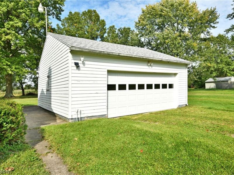 2770 Mellgren (Melgren) Drive SW, Warren, OH 44481 Photo 7