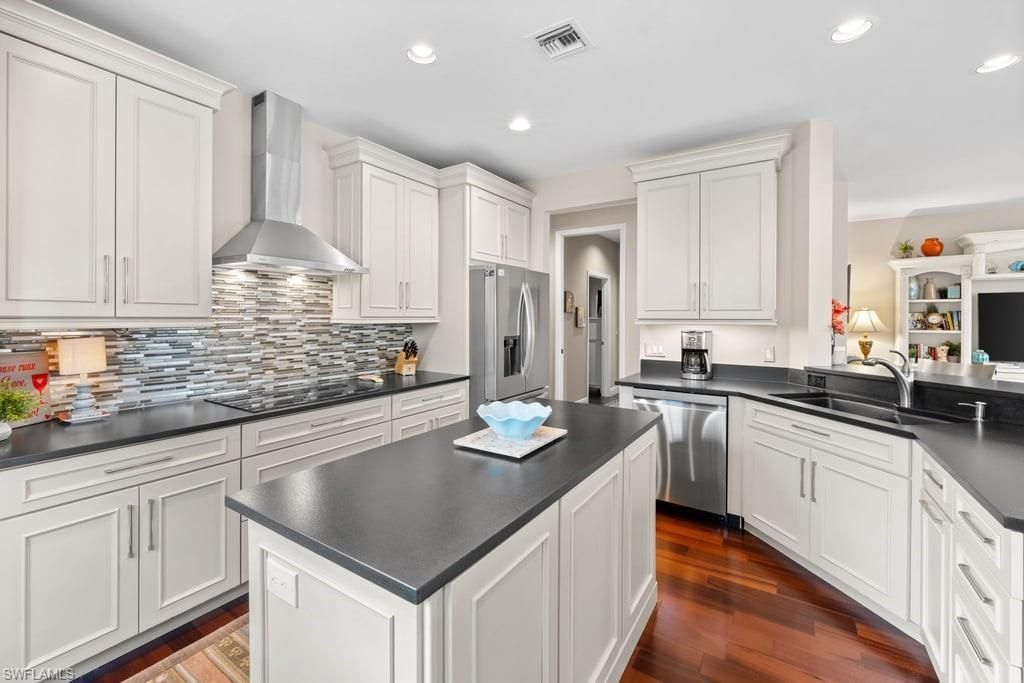 5075 Yacht Harbor Dr, Unit 103, Naples, FL 34112 Photo