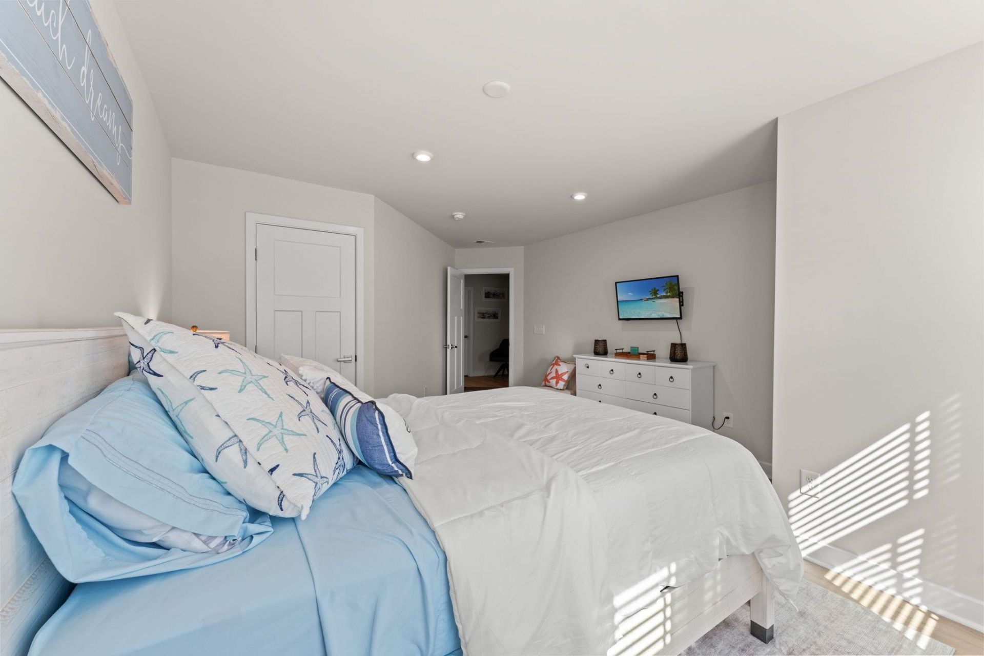 8906 Freya Way Photo 21