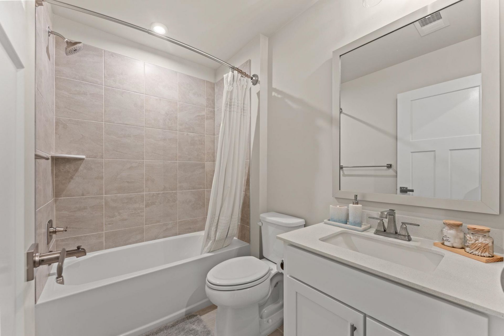 8906 Freya Way Photo 23