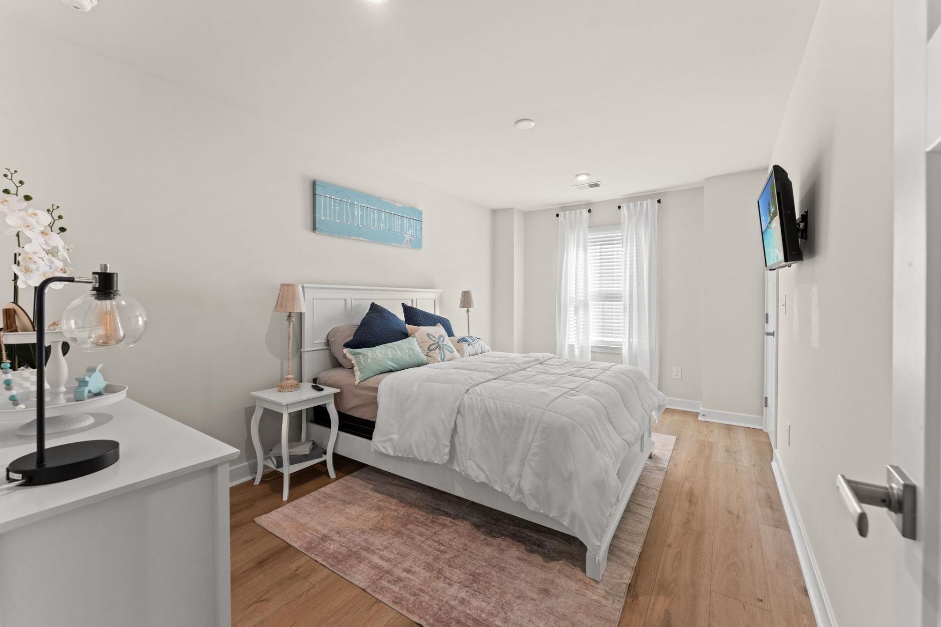 8906 Freya Way Photo 24