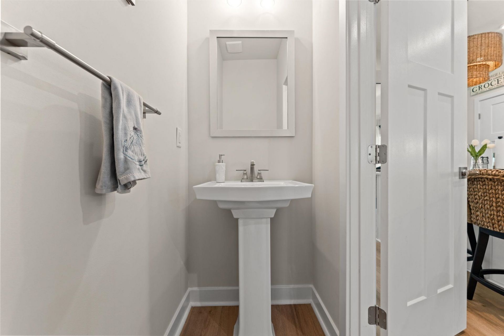 8906 Freya Way Photo 26