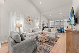 8906 Freya Way photo 4