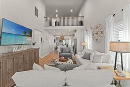8906 Freya Way photo 4