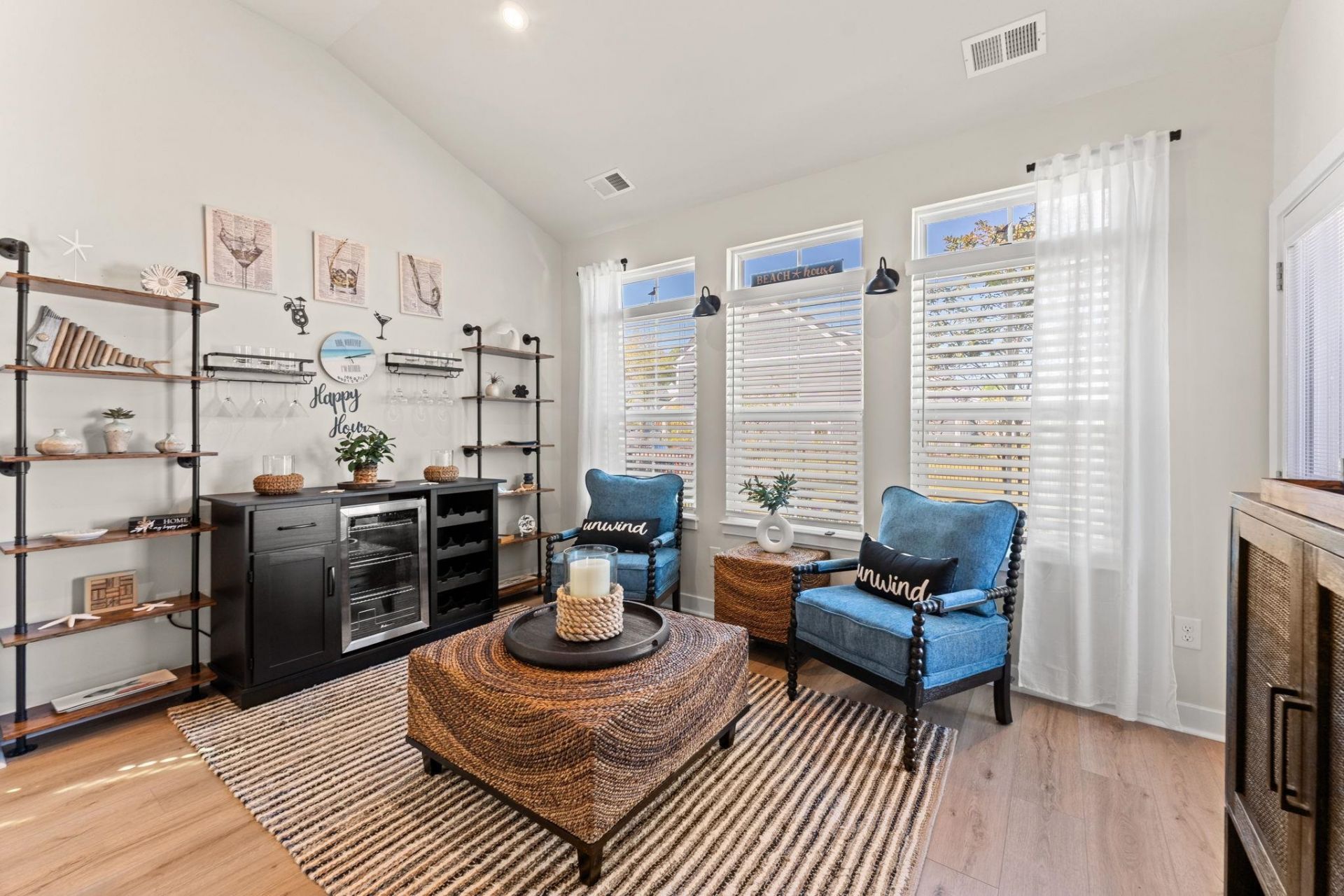 8906 Freya Way Photo 6