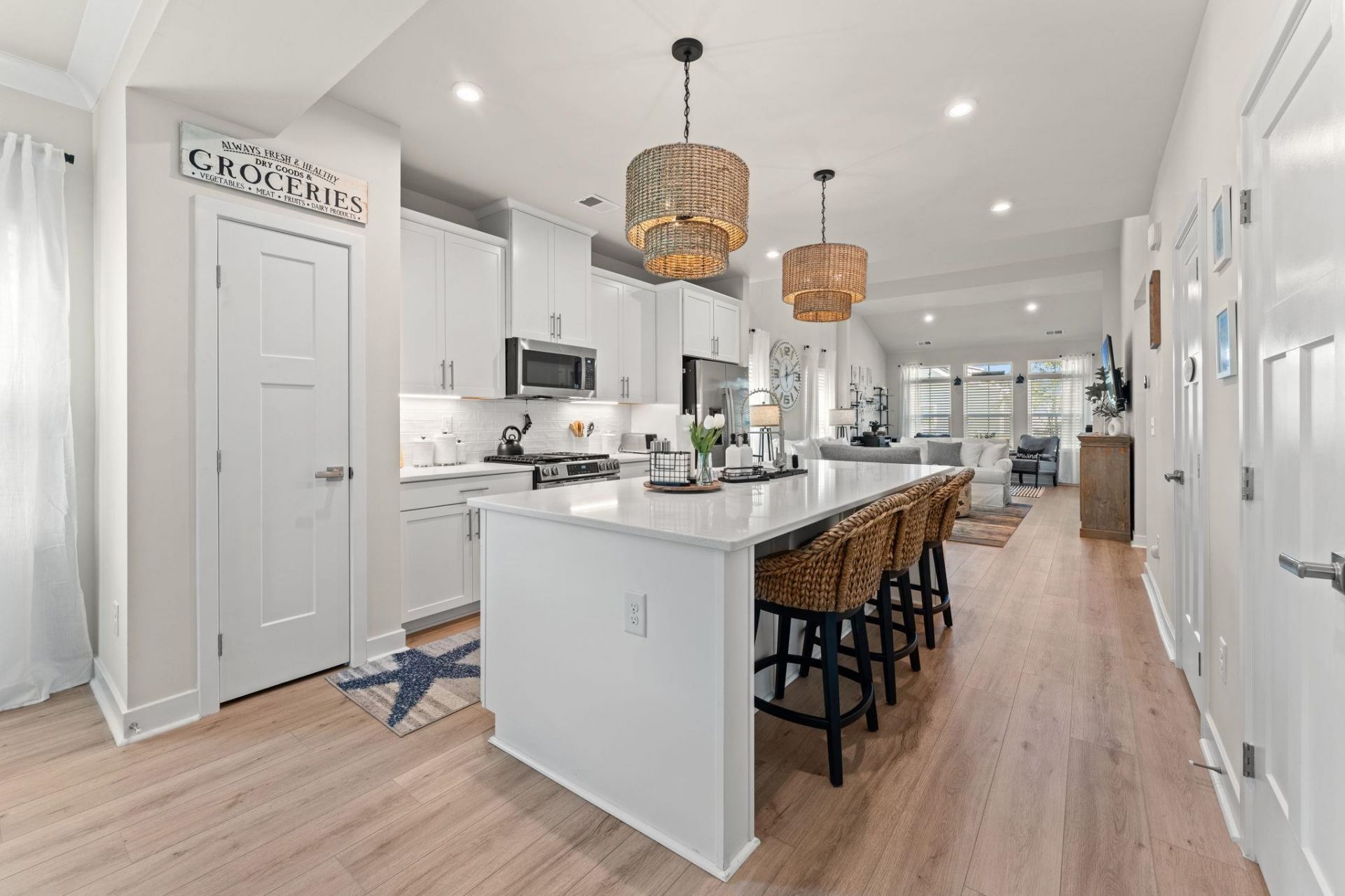 8906 Freya Way Photo 9