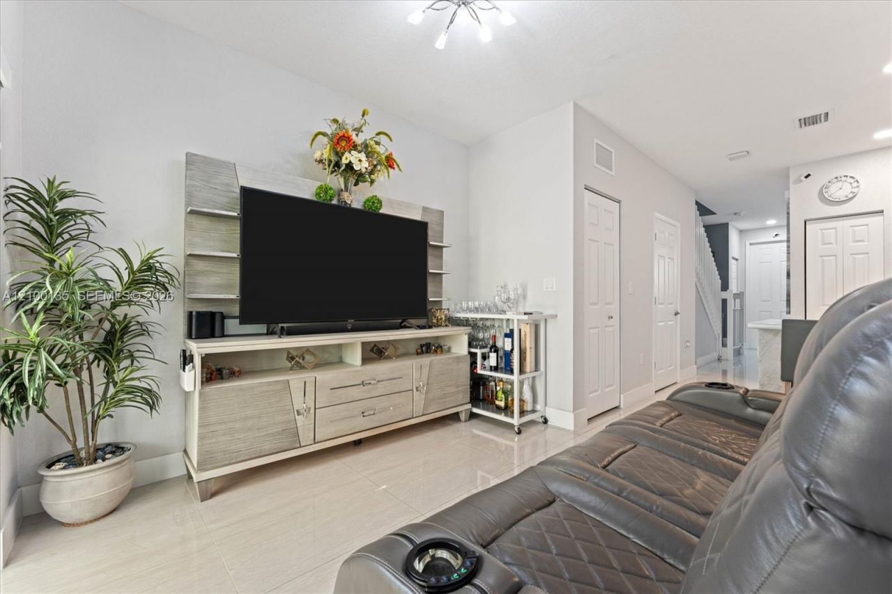 3384 W 106th Ter, Hialeah, FL 33018 Photo