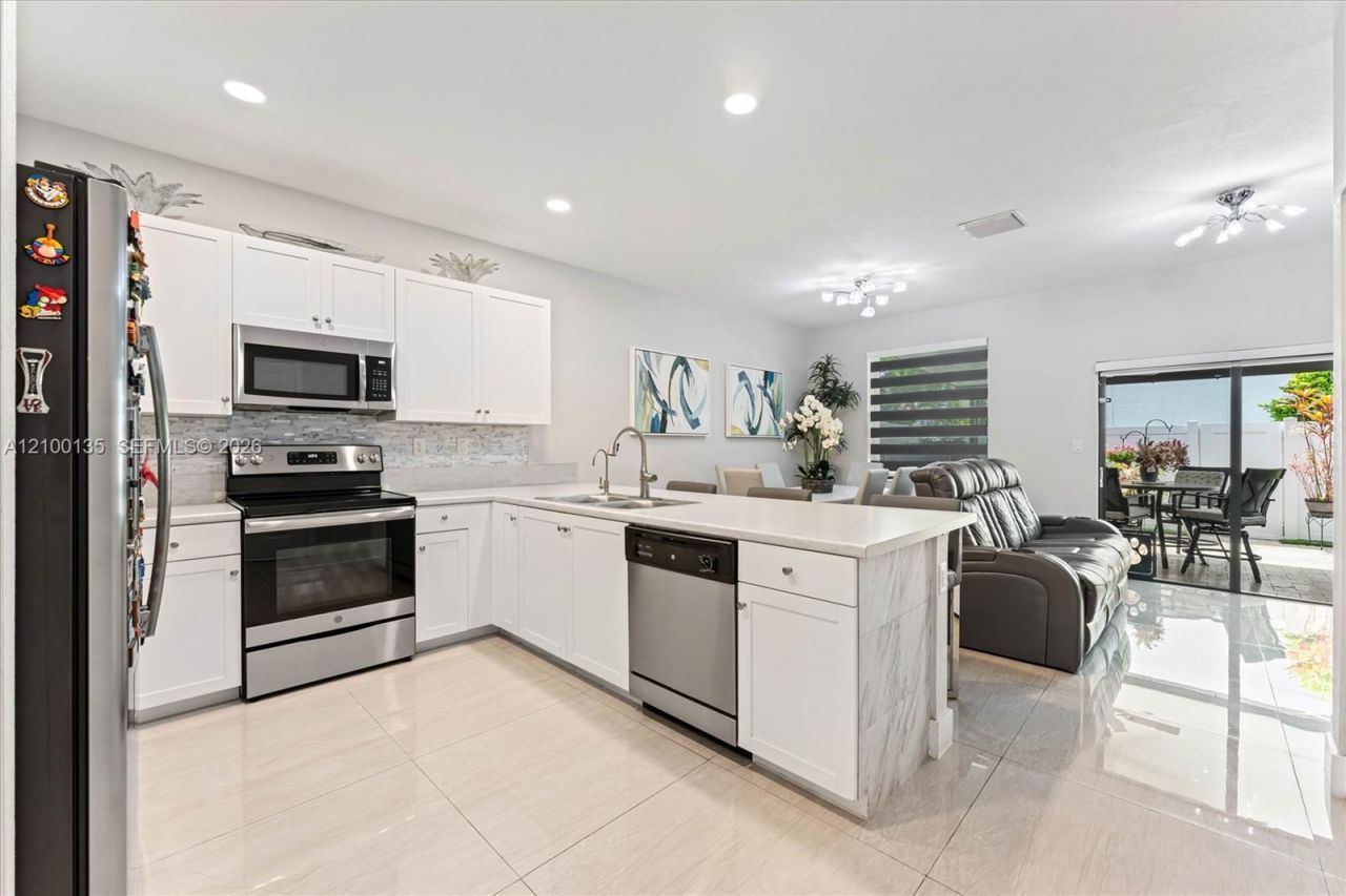 3384 W 106th Ter, Hialeah, FL 33018 Photo