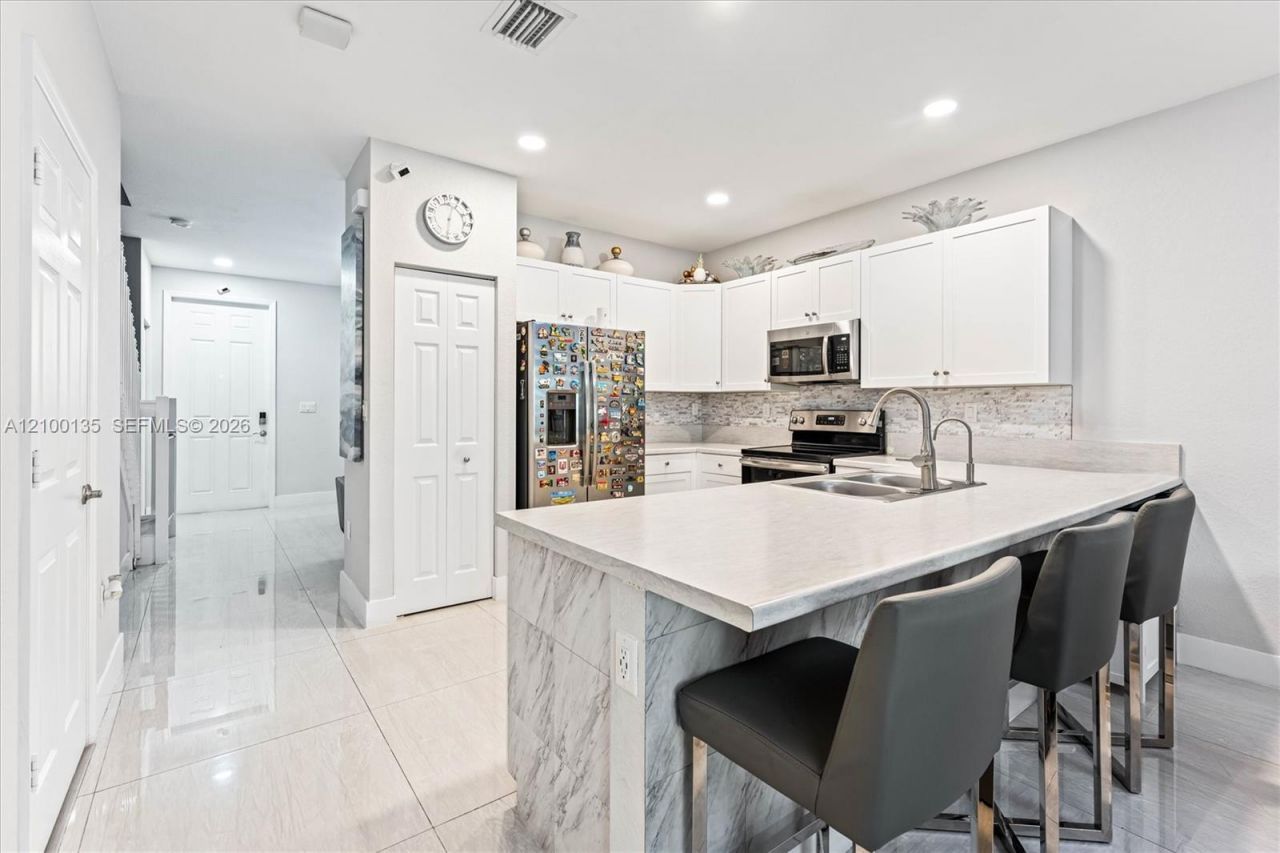 3384 W 106th Ter, Hialeah, FL 33018 Photo