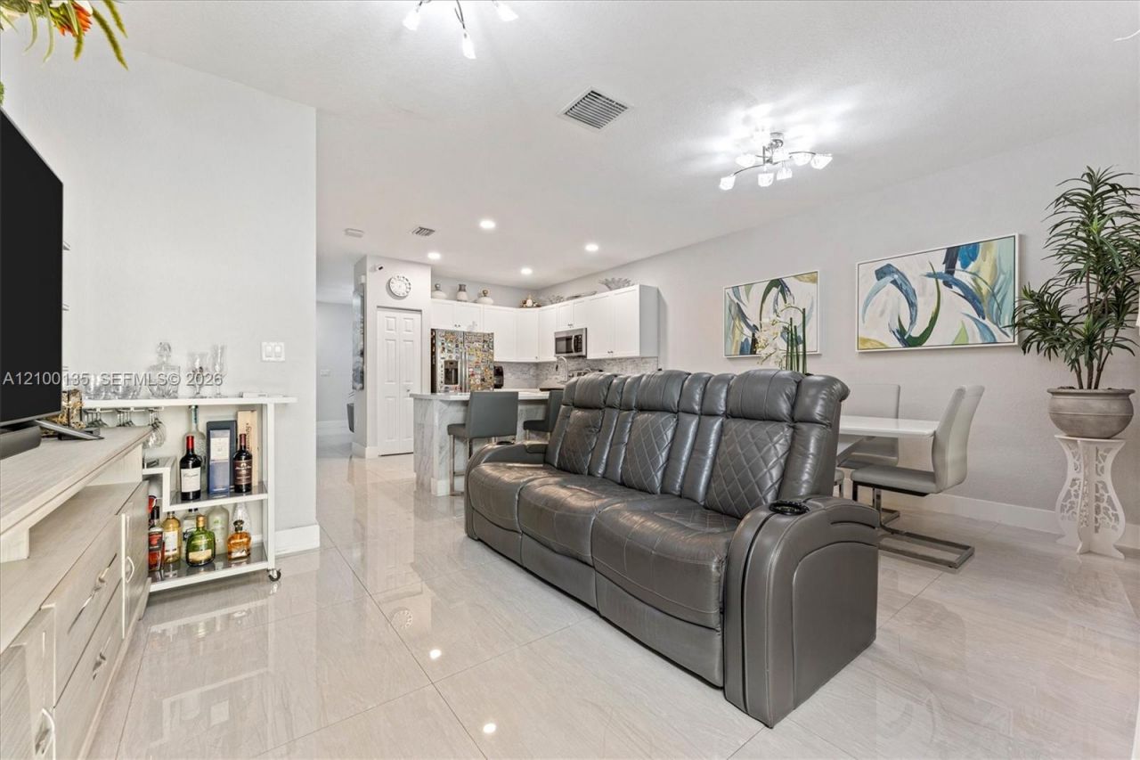 3384 W 106th Ter, Hialeah, FL 33018 Photo