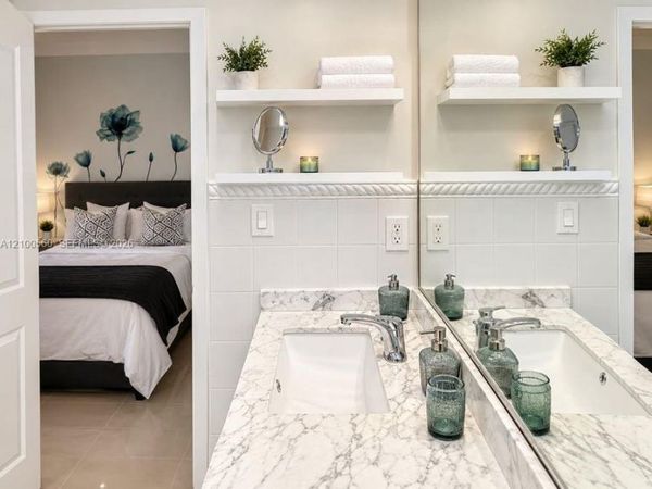 918 Ocean Dr , Unit 201, Miami Beach, FL 33139