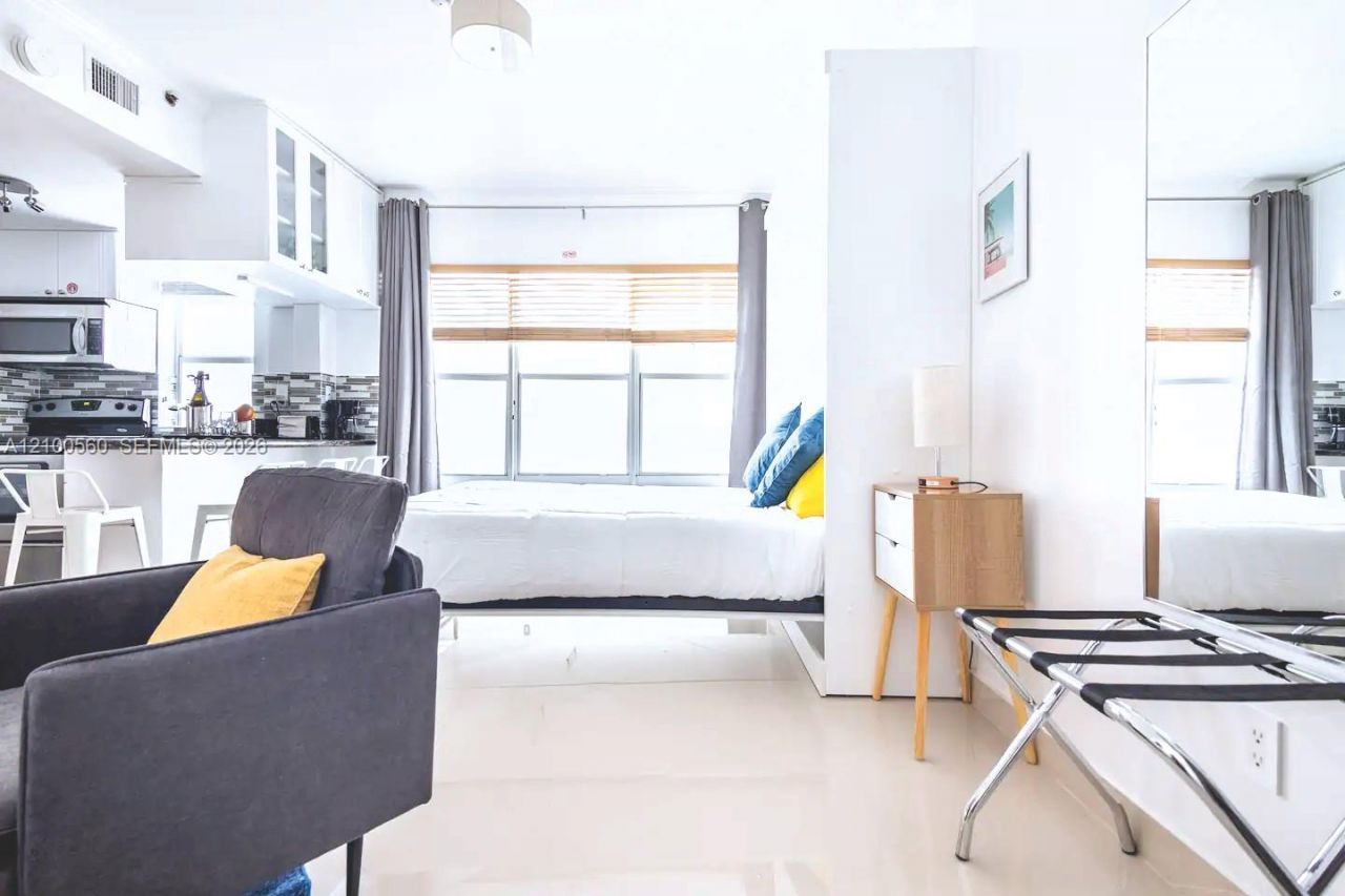 918 Ocean Dr , Unit 201, Miami Beach, FL 33139 Photo