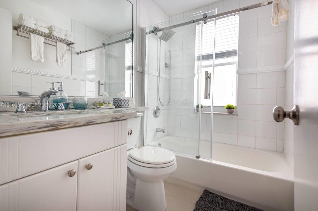 918 Ocean Dr , Unit 201, Miami Beach, FL 33139 Photo