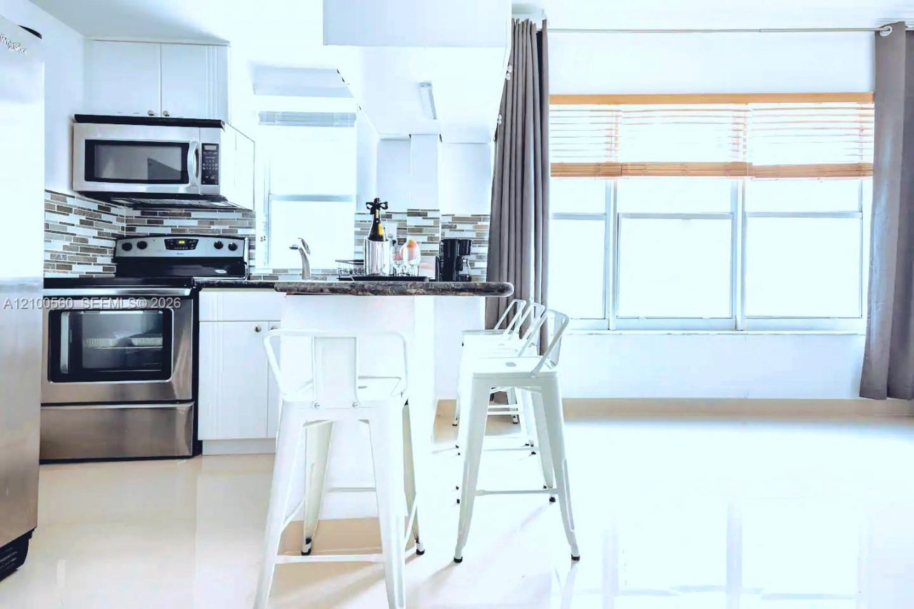 918 Ocean Dr , Unit 201, Miami Beach, FL 33139 Photo