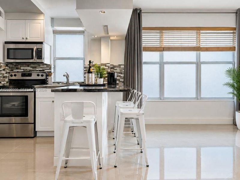 918 Ocean Dr, Unit 201, Miami Beach, FL 33139 Photo
