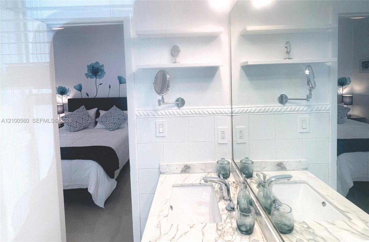 918 Ocean Dr , Unit 201, Miami Beach, FL 33139 Photo