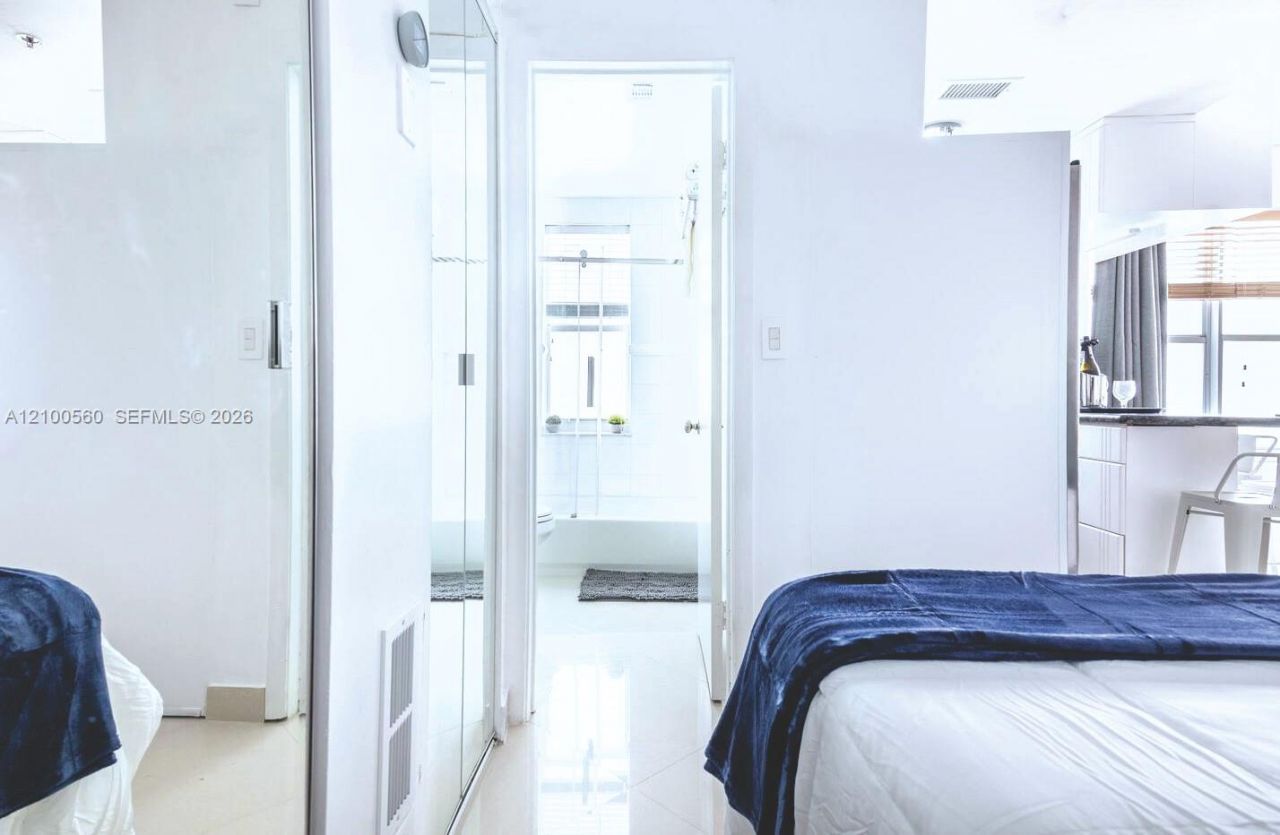 918 Ocean Dr , Unit 201, Miami Beach, FL 33139 Photo