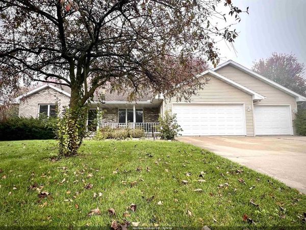 2039 MEADOW LINKS DRIVE, New Franken, WI 54229