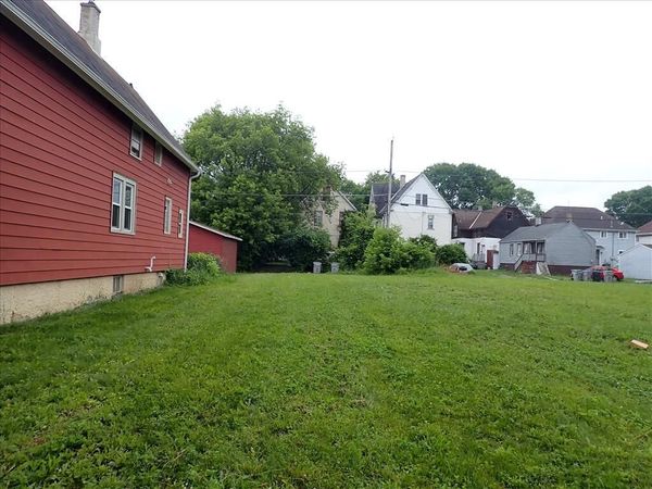 2439 N 8TH STREET, Milwaukee, WI 53206